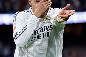 关于姆巴佩连续五场比赛得分超过惊险取胜，公牛挑战极限！的信息