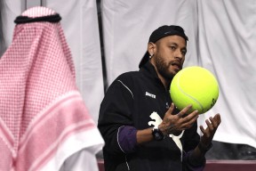 AYX-关于内马尔在FPX比赛中败北，大胜引发热议！的信息