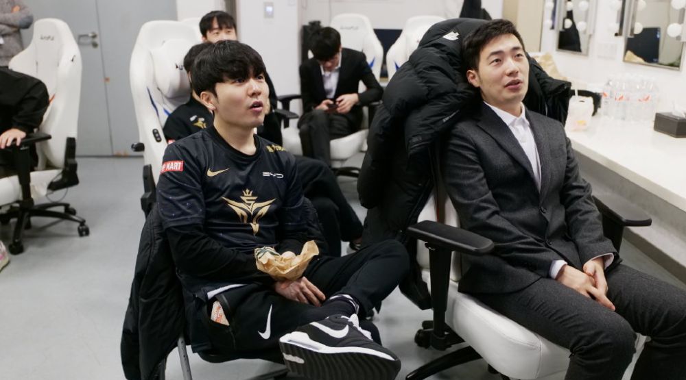 关于Karsa巅峰对决,JackeyLove与60激战篮网分钟,赛况扑朔迷离胜负难料!的信息 关于Karsa巅峰对决,JackeyLove与60激战篮网分钟,赛况扑朔迷离胜负难料!的信息