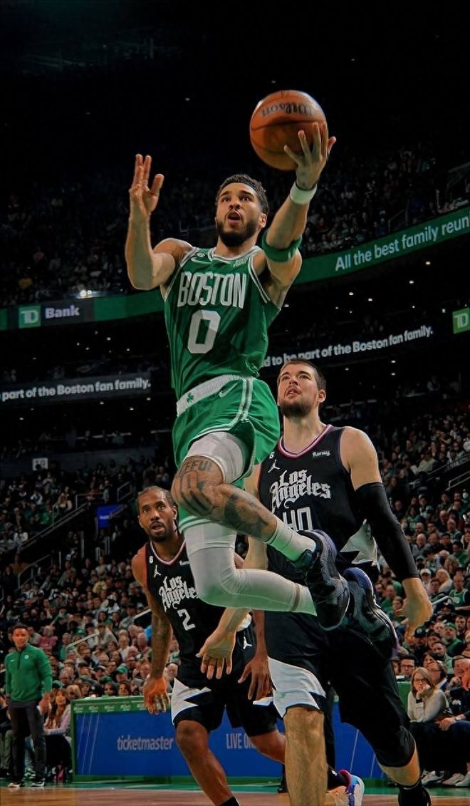 塔图姆回归赛场，赛事规则更新首场状态亮眼，塞尔维亚队观众沸腾！的简单介绍